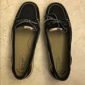 Black with leopard print on the sides.